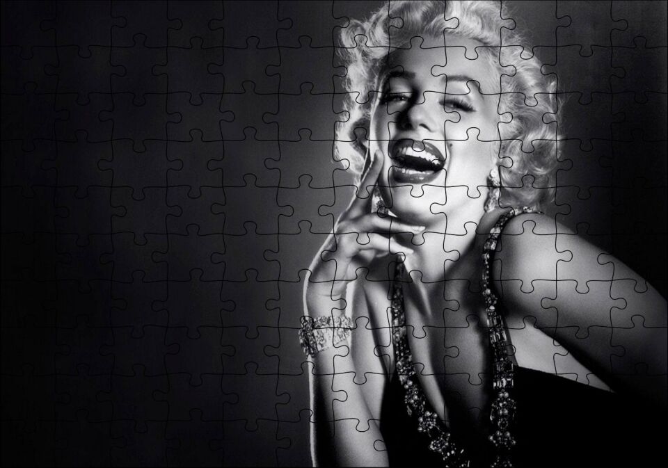 Mutlu Yıllar Marilyn Monroe Görseli Puzzle Yapboz MDF Ahşap 120 Parça 24 cm X 34 cm