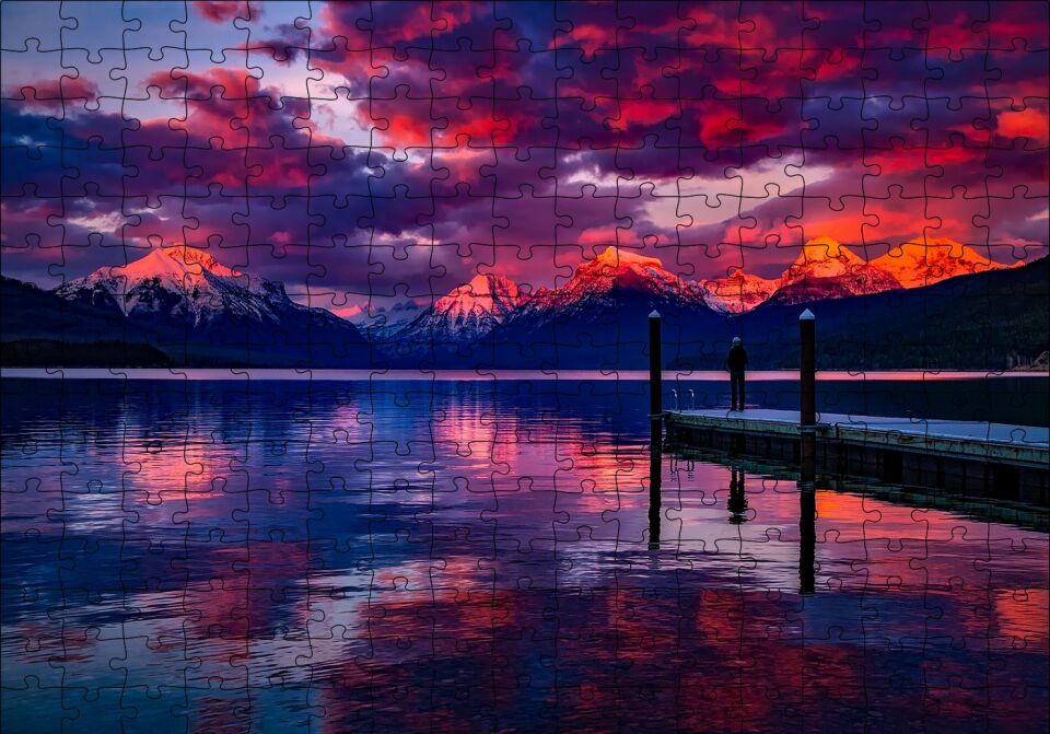 Mor Bulutlar, Gün Batımı, Göl ve İskeledeki Adam Puzzle Yapboz MDF Ahşap 255 Parça 34 cm X 49 cm