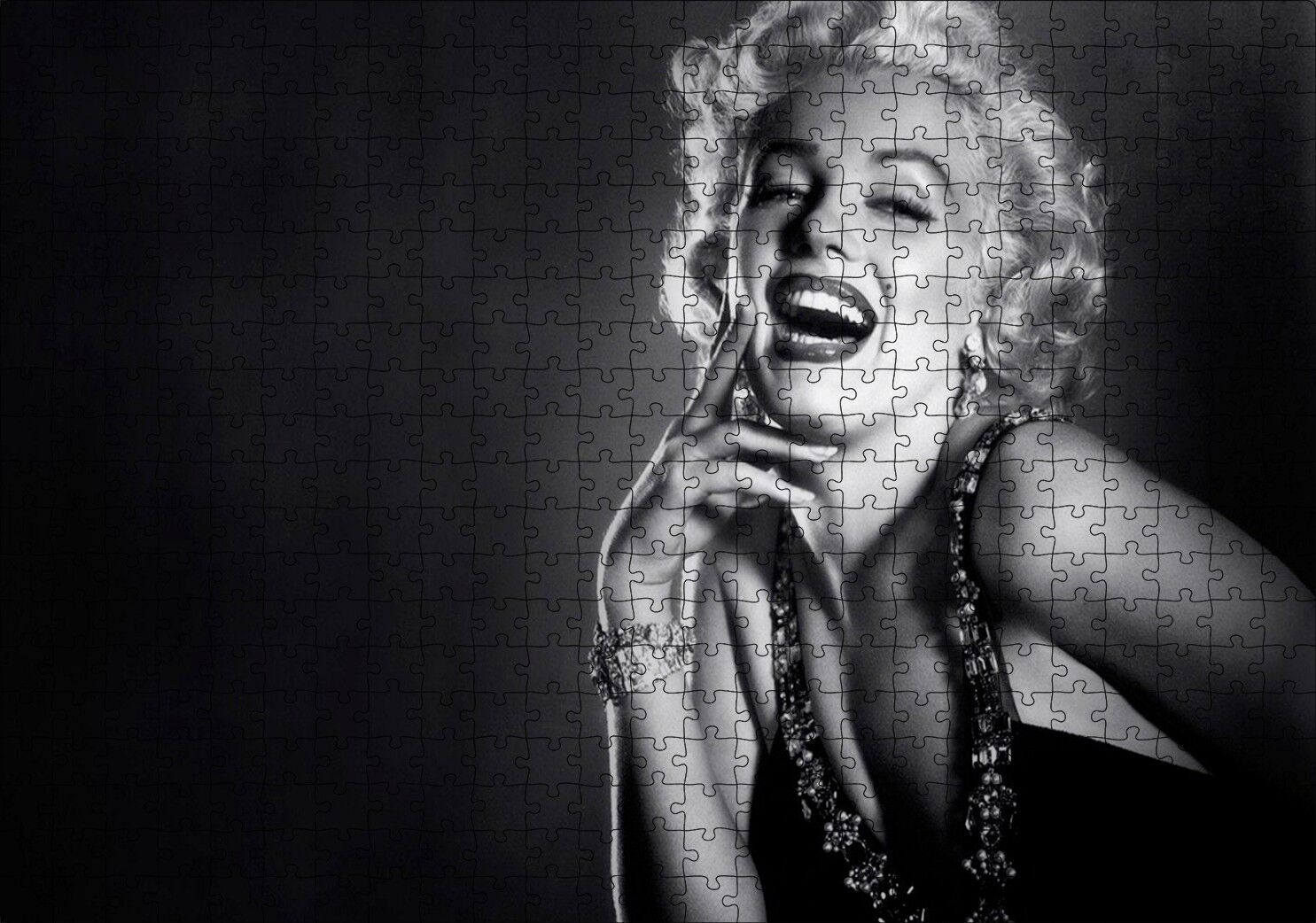 Mutlu Yıllar Marilyn Monroe Görseli Puzzle Yapboz MDF Ahşap 500 Parça 49 cm X 68 cm