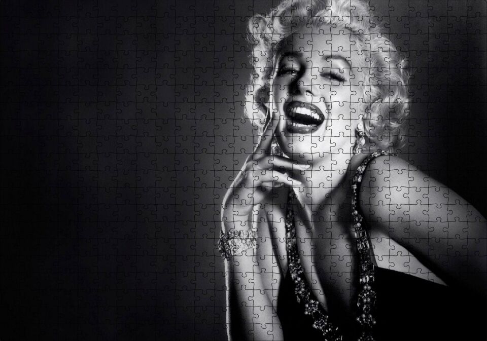 Mutlu Yıllar Marilyn Monroe Görseli Puzzle Yapboz MDF Ahşap 500 Parça 49 cm X 68 cm