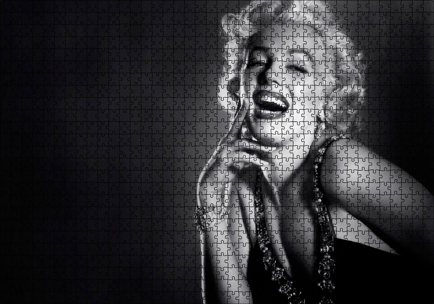 Mutlu Yıllar Marilyn Monroe Görseli Puzzle Yapboz MDF Ahşap 1000 Parça 49 cm X 68 cm