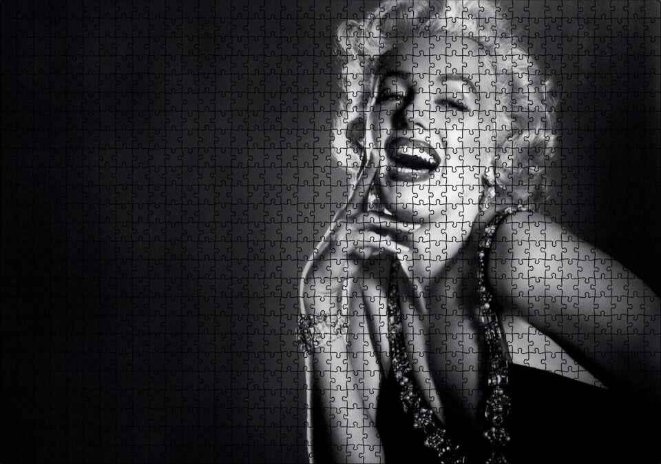 Mutlu Yıllar Marilyn Monroe Görseli Puzzle Yapboz MDF Ahşap 1000 Parça 49 cm X 68 cm