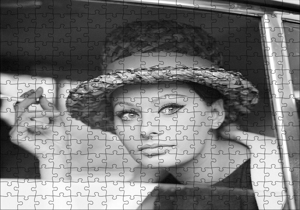 Sophia Loren Otomobilde Puzzle Yapboz MDF Ahşap 255 Parça 34 cm X 49 cm