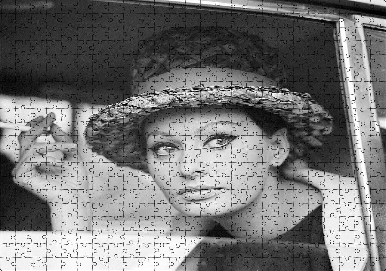 Sophia Loren Otomobilde Puzzle Yapboz MDF Ahşap 500 Parça 49 cm X 68 cm