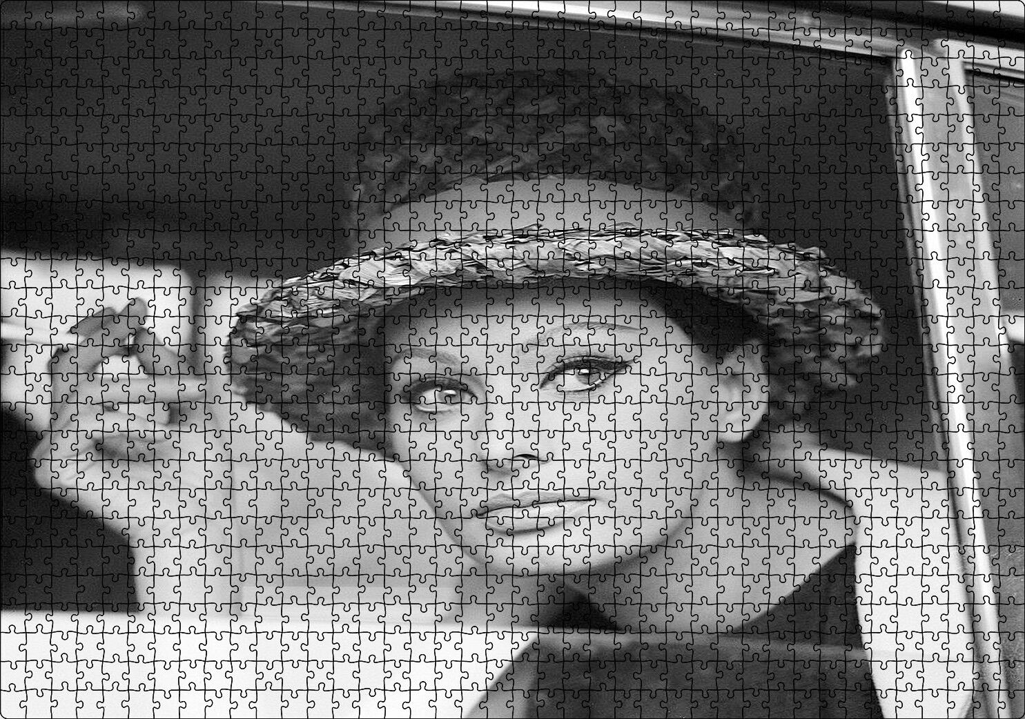 Sophia Loren Otomobilde Puzzle Yapboz MDF Ahşap 1000 Parça 49 cm X 68 cm