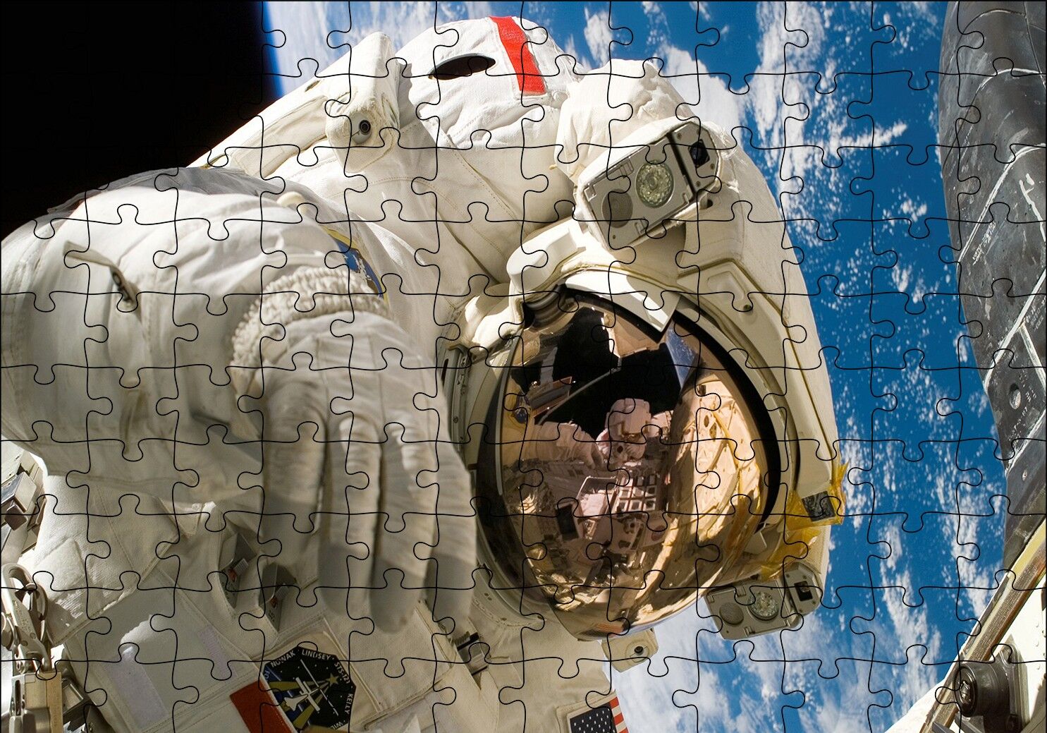 Nasa Astronotu Dünya Manzarası Puzzle Yapboz MDF Ahşap 120 Parça 24 cm X 34 cm