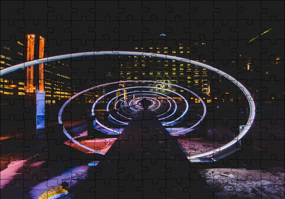 Neon Spiral Tünel ve Adam Puzzle Yapboz MDF Ahşap 120 Parça 24 cm X 34 cm