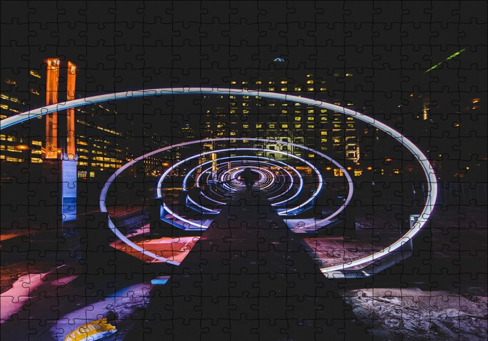 Neon Spiral Tünel ve Adam Puzzle Yapboz MDF Ahşap 255 Parça 34 cm X 49 cm