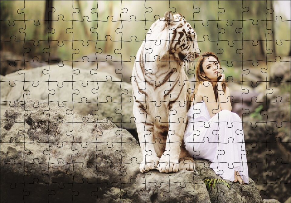 Doğada Kadın ve Kaplan Puzzle Yapboz MDF Ahşap 120 Parça 24 cm X 34 cm