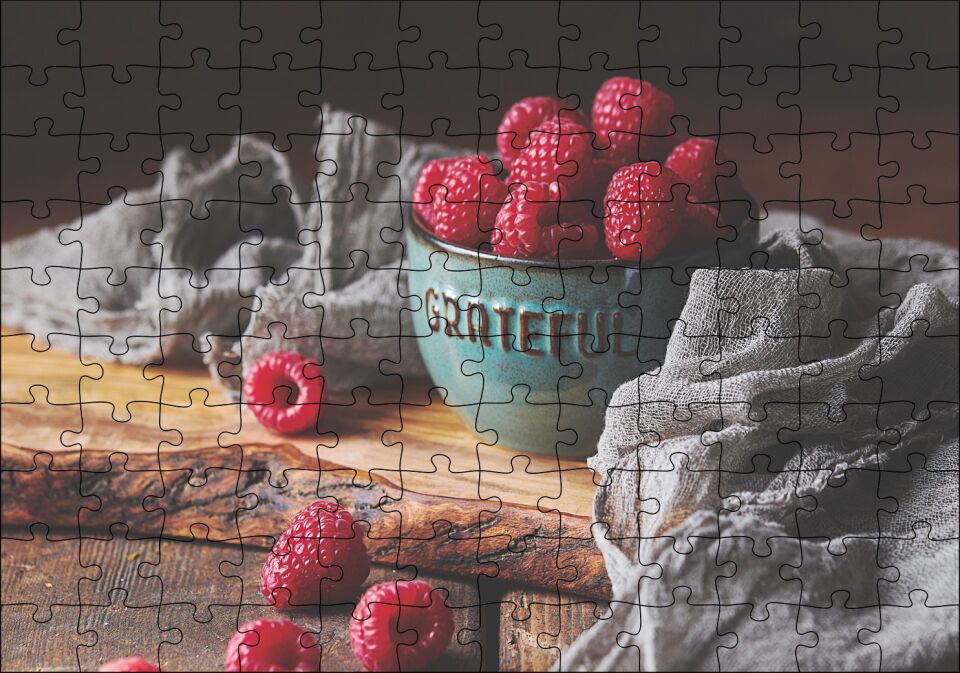 Yeşil Kasede Ahududular ve Gri Tül Puzzle Yapboz MDF Ahşap 120 Parça 24 cm X 34 cm