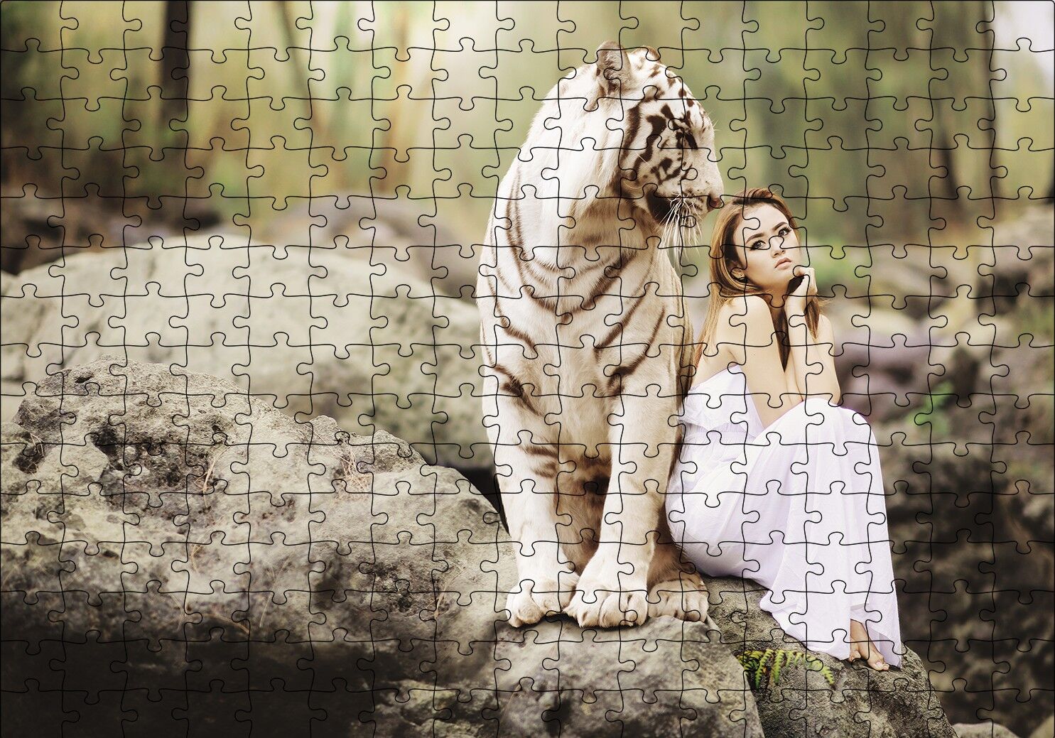 Doğada Kadın ve Kaplan Puzzle Yapboz MDF Ahşap 255 Parça 34 cm X 49 cm