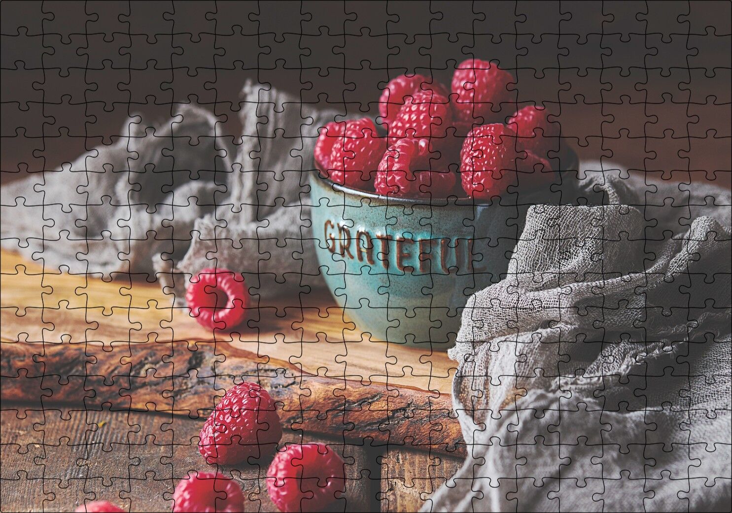 Yeşil Kasede Ahududular ve Gri Tül Puzzle Yapboz MDF Ahşap 255 Parça 34 cm X 49 cm