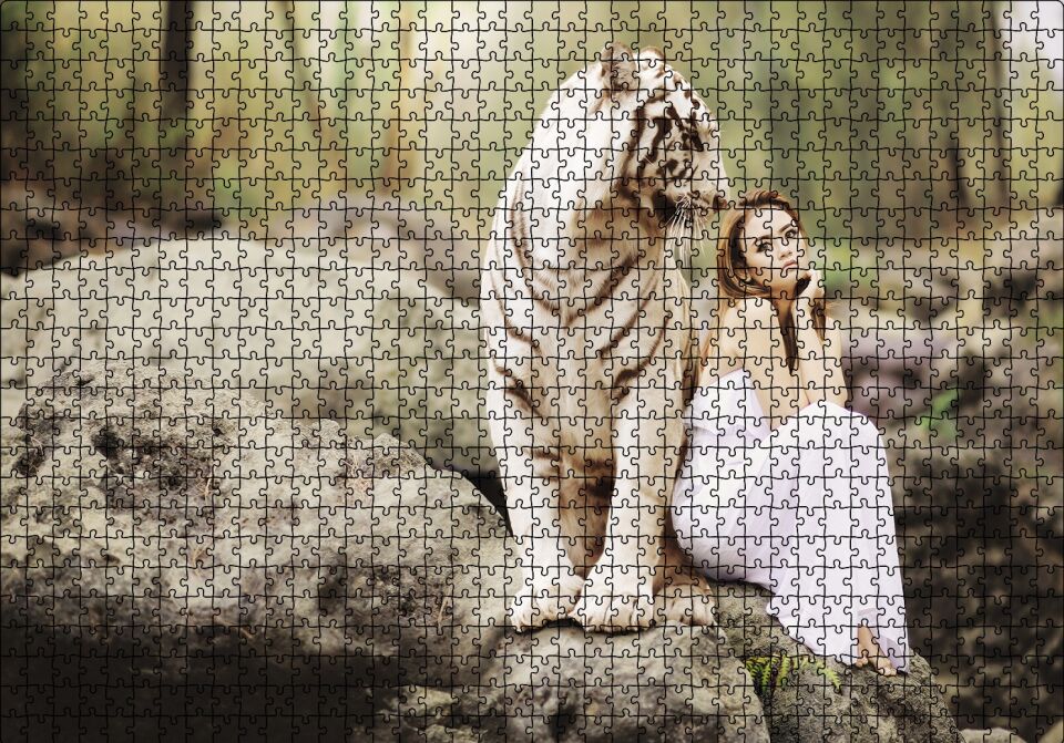 Doğada Kadın ve Kaplan Puzzle Yapboz MDF Ahşap 1000 Parça 49 cm X 68 cm