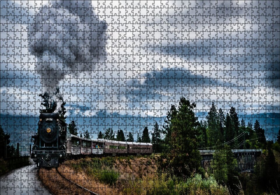 Kıvrılarak İlerleyen Kara Tren ve Dumanı Puzzle Yapboz MDF Ahşap 1000 Parça 49 cm X 68 cm