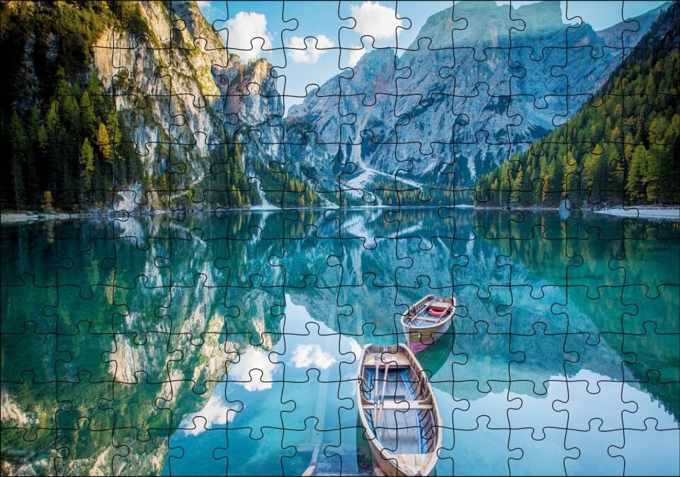 Berrak Dağ Gölü Karlı Dağlar ve İki Kayık Puzzle Yapboz MDF Ahşap 120 Parça 24 cm X 34 cm