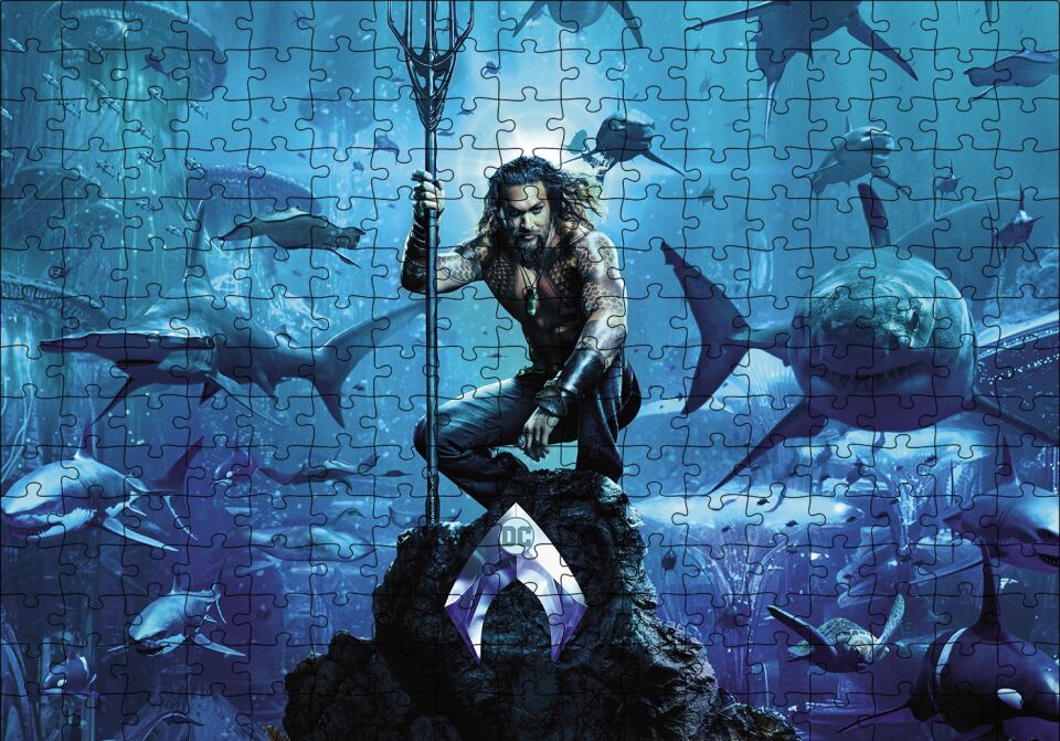 Aquaman Su Altında Köpek Balıklar Puzzle Yapboz MDF Ahşap 255 Parça 34 cm X 49 cm