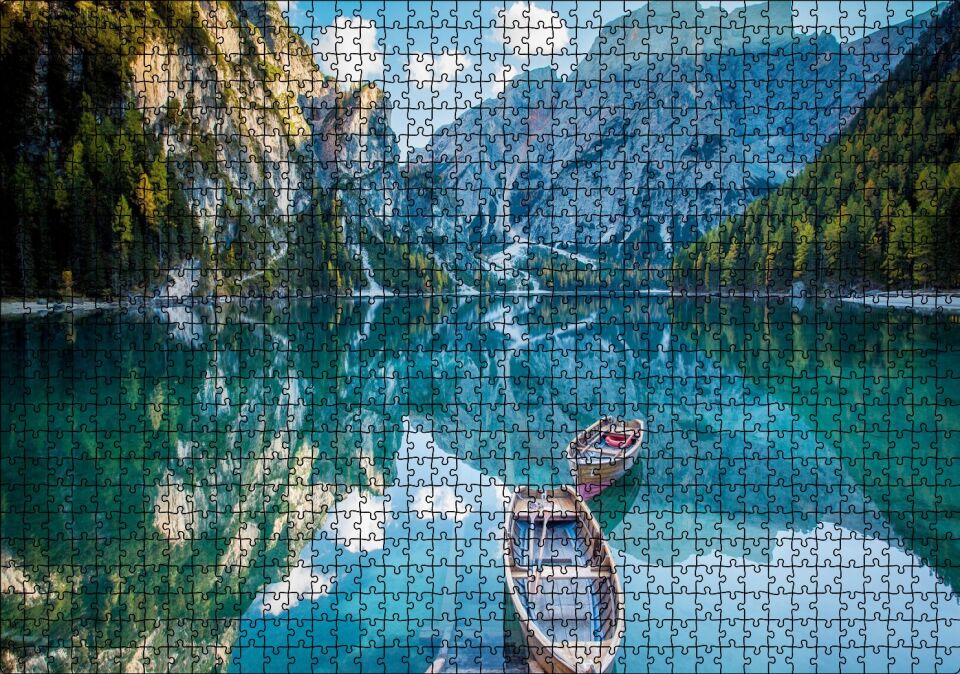 Berrak Dağ Gölü Karlı Dağlar ve İki Kayık Puzzle Yapboz MDF Ahşap 1000 Parça 49 cm X 68 cm
