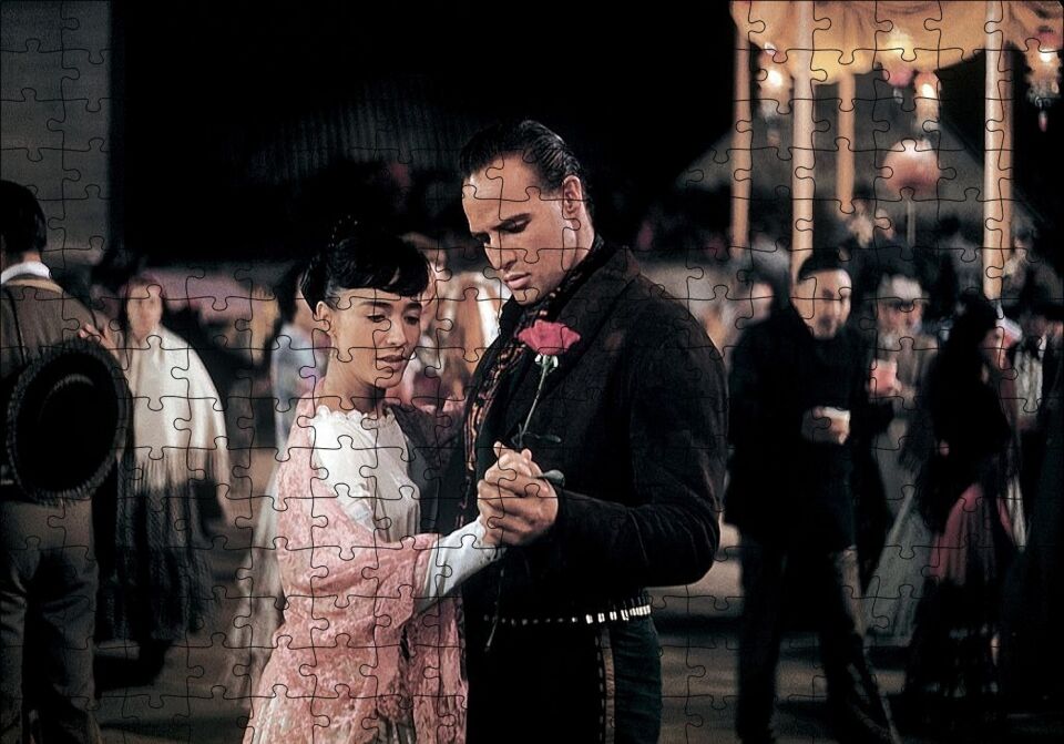 Marlon Brando Dans Ediyor Puzzle Yapboz MDF Ahşap 255 Parça 34 cm X 49 cm