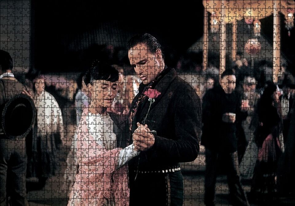 Marlon Brando Dans Ediyor Puzzle Yapboz MDF Ahşap 1000 Parça 49 cm X 68 cm