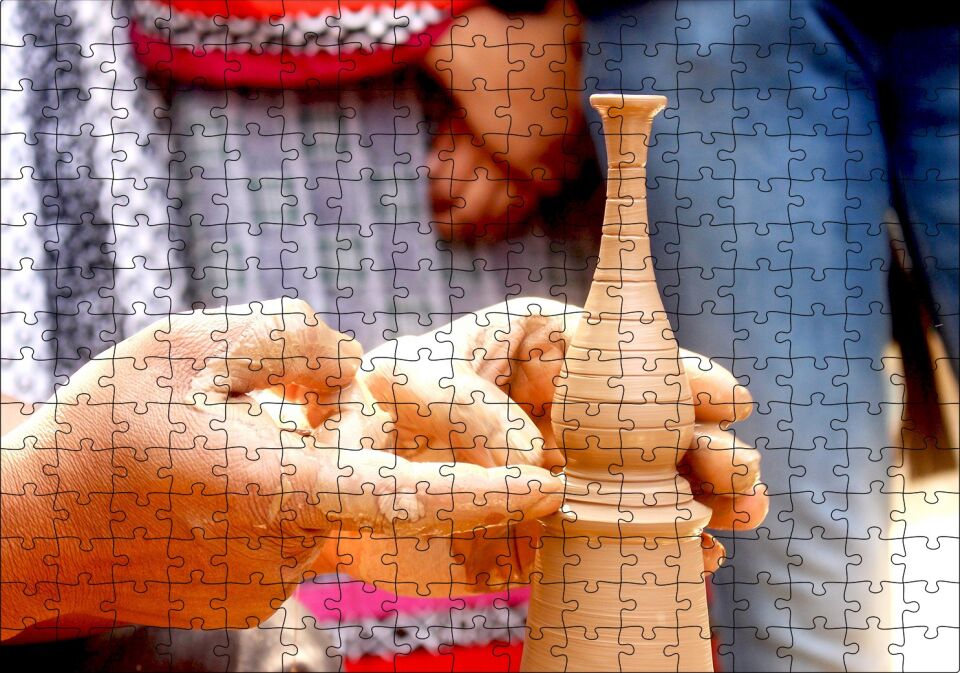 Toprak Çömlek Yapan Eller Puzzle Yapboz MDF Ahşap 255 Parça 34 cm X 49 cm