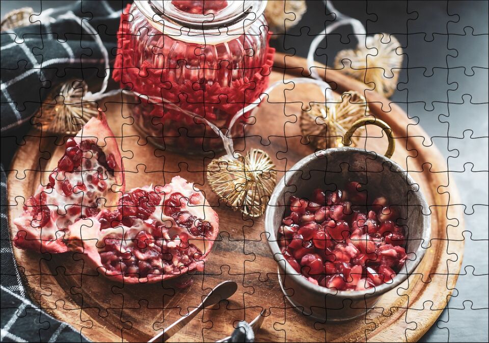 Servis Tahtası Üzerinde Narlar Puzzle Yapboz MDF Ahşap