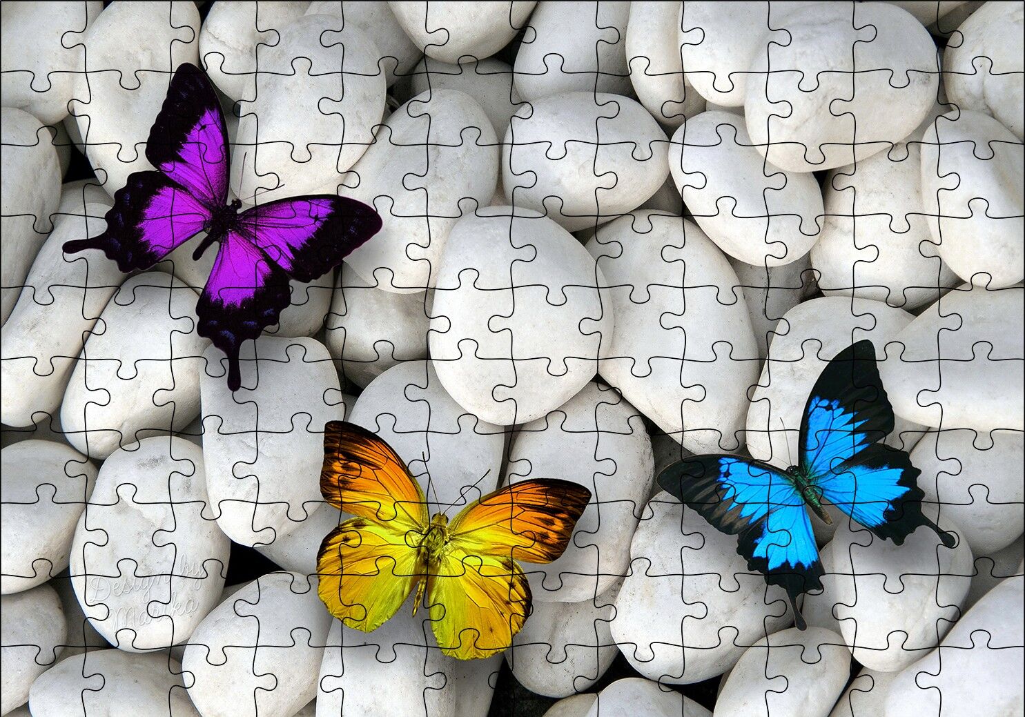 Taşların Üzerinde Renkli Kelebekler Puzzle Yapboz MDF Ahşap 120 Parça 24 cm X 34 cm
