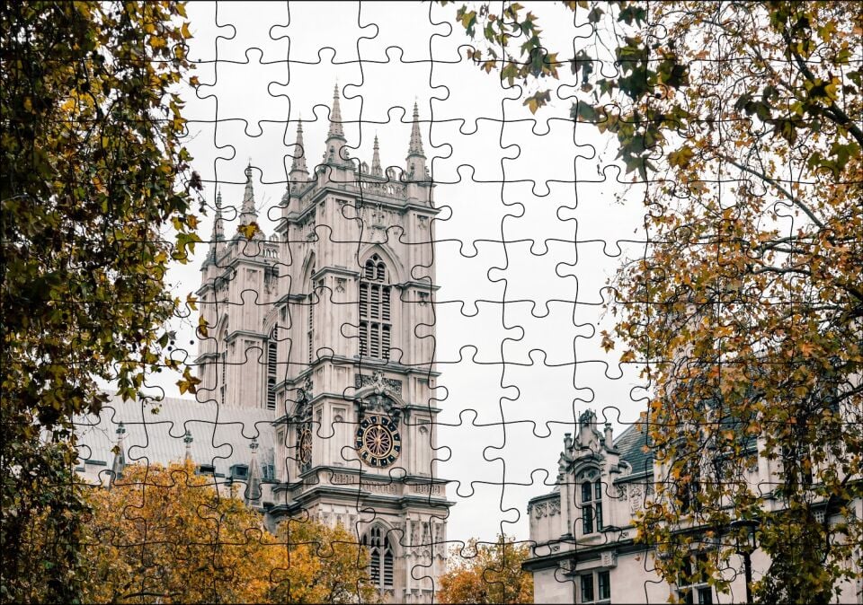 Londra'da Tarihi Binalar ve Sonbahar Renkleri Puzzle Yapboz MDF Ahşap 120 Parça 24 cm X 34 cm