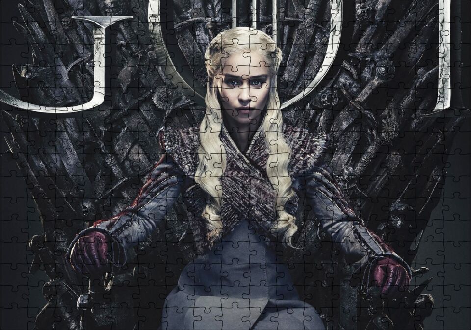 Game of Thrones Daenerys Targaryen Tahtta Puzzle Yapboz MDF Ahşap 255 Parça 34 cm X 49 cm