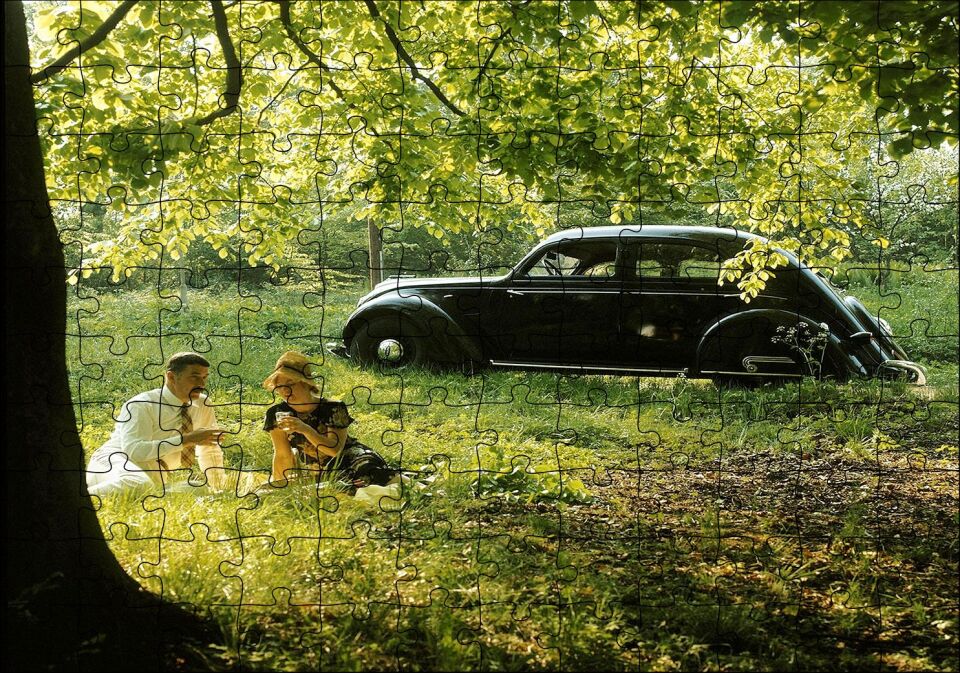 Volvo PV36 Carioca İle Bir Çiftin Piknik Keyfi Puzzle Yapboz MDF Ahşap