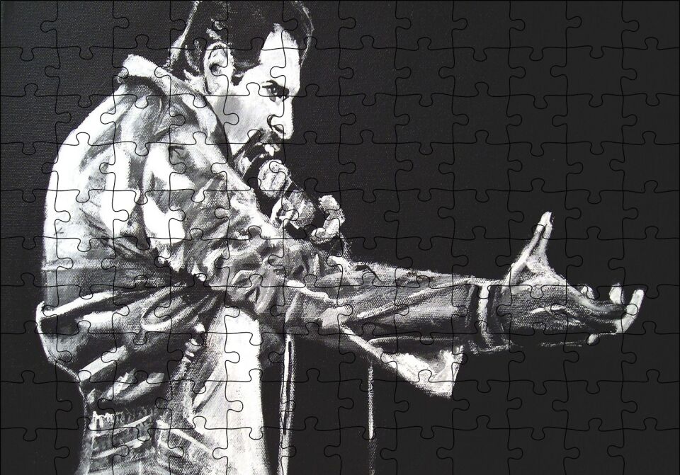 Freddie Mercury Siyah Beyaz Görsel Puzzle Yapboz MDF Ahşap 120 Parça 24 cm X 34 cm