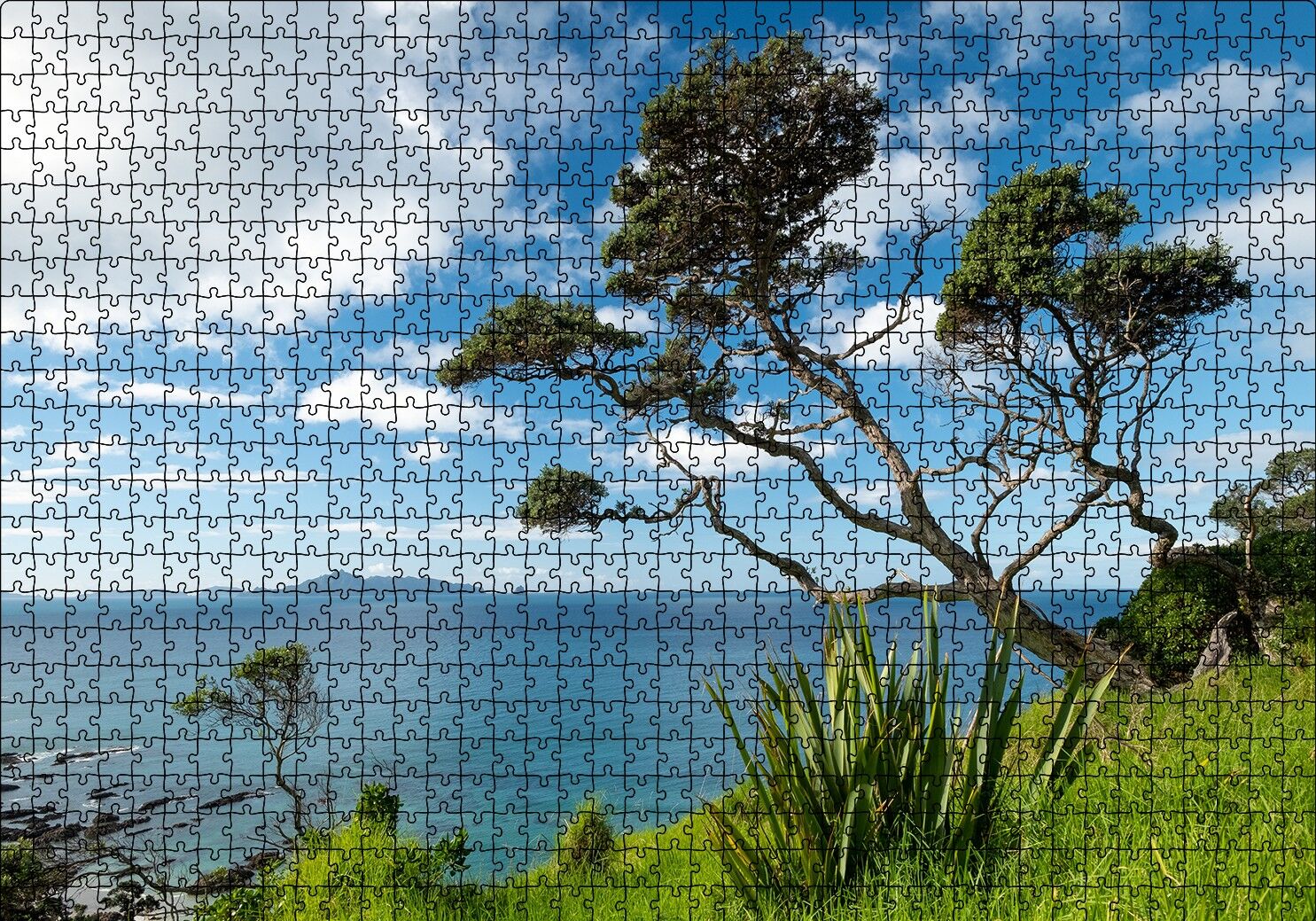 Yeşil Tepeden Deniz ve Bulutlar Manzarası Puzzle Yapboz MDF Ahşap 1000 Parça 49 cm X 68 cm