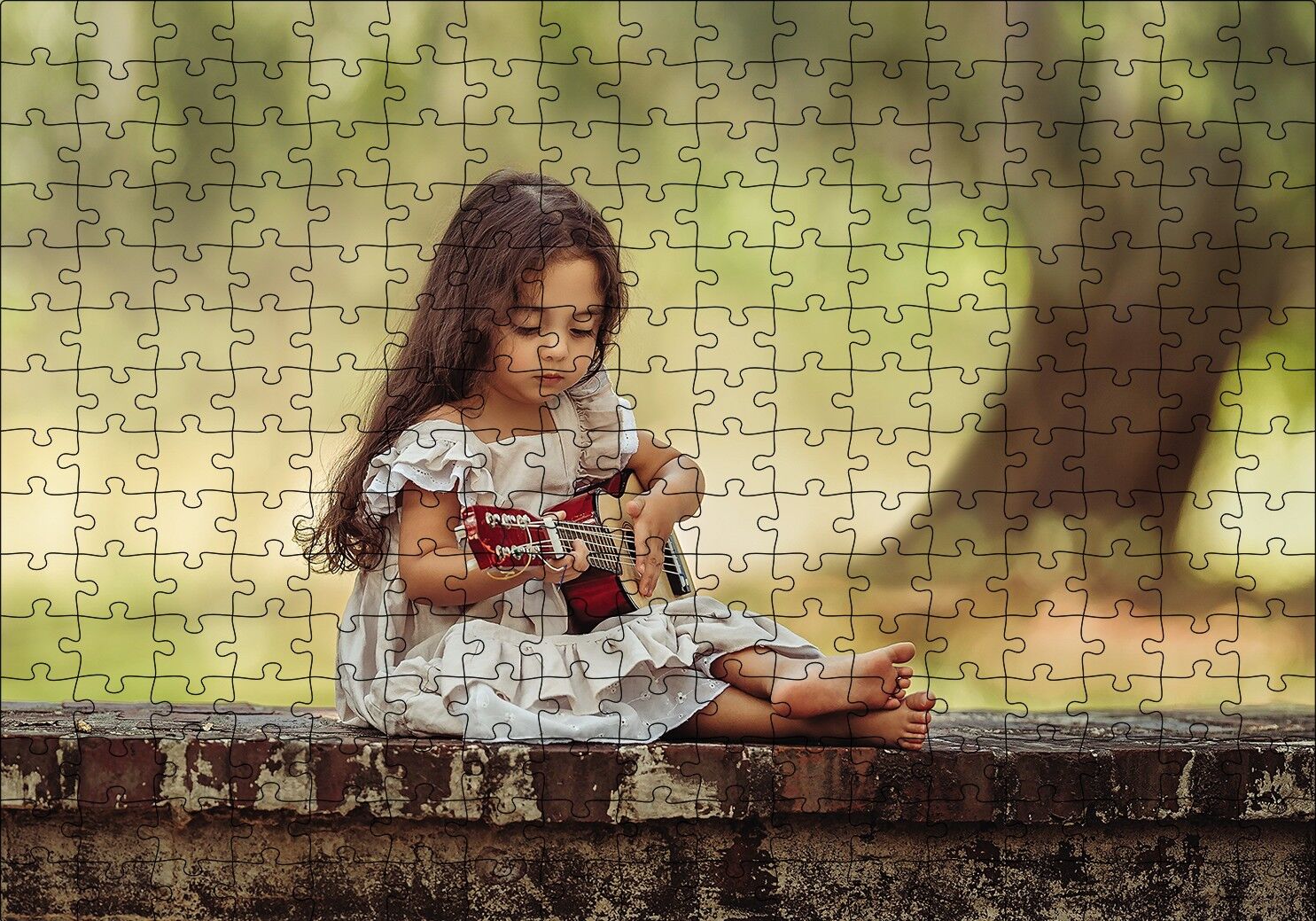Gitar Çalan Çocuk Puzzle Yapboz MDF Ahşap 255 Parça 34 cm X 49 cm