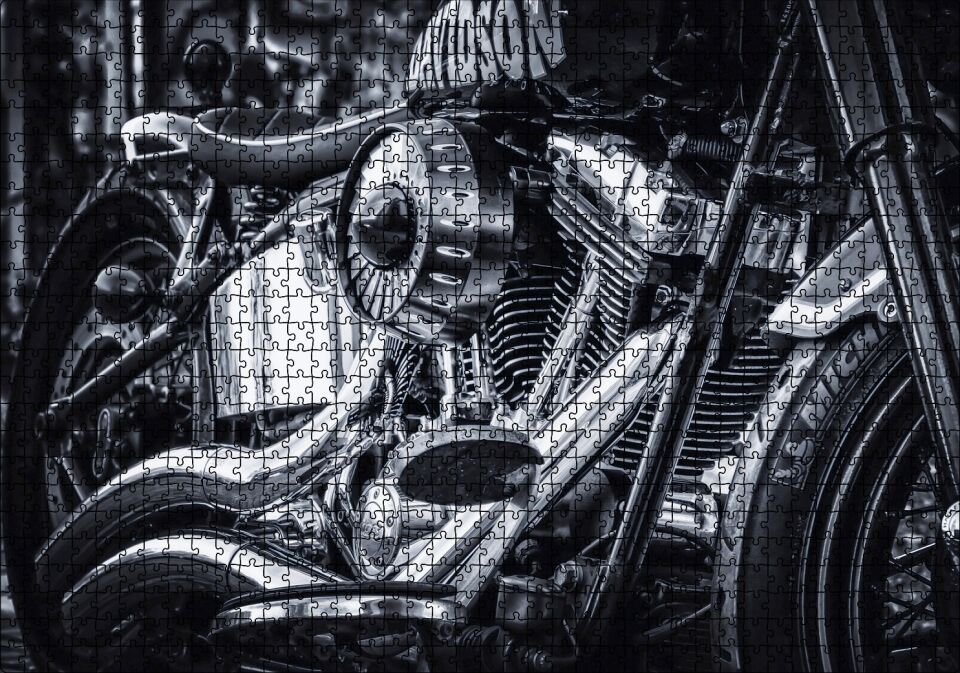 Harley Davidson Motorsiklet Silindir Detayı Siyah Beyaz Puzzle Yapboz MDF Ahşap 1000 Parça 49 cm X 68 cm