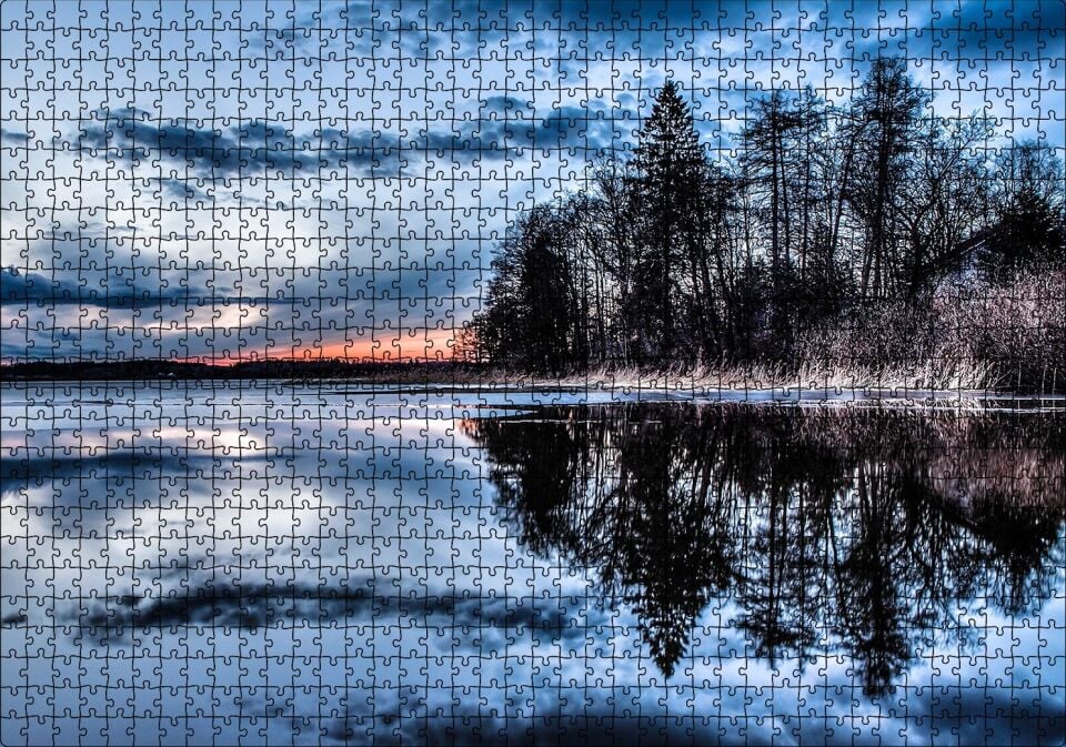 Kıpırtısız Göl Ağaçlar ve Bulutlu Gökler Puzzle Yapboz MDF Ahşap 1000 Parça 49 cm X 68 cm