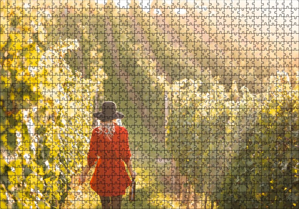 Şarap Üreticisi Kadın Üzüm Bağlarında Görsel Puzzle Yapboz MDF Ahşap 1000 Parça 49 cm X 68 cm