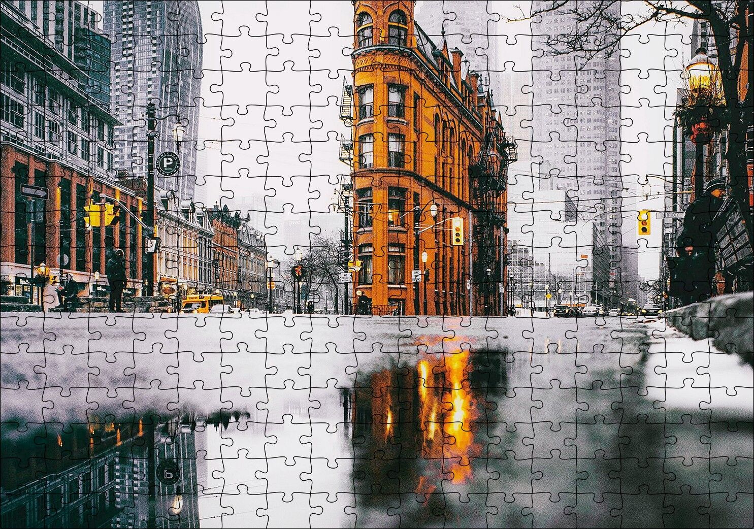 Yağmurlu Günde Gökdelenler Puzzle Yapboz MDF Ahşap 255 Parça 34 cm X 49 cm