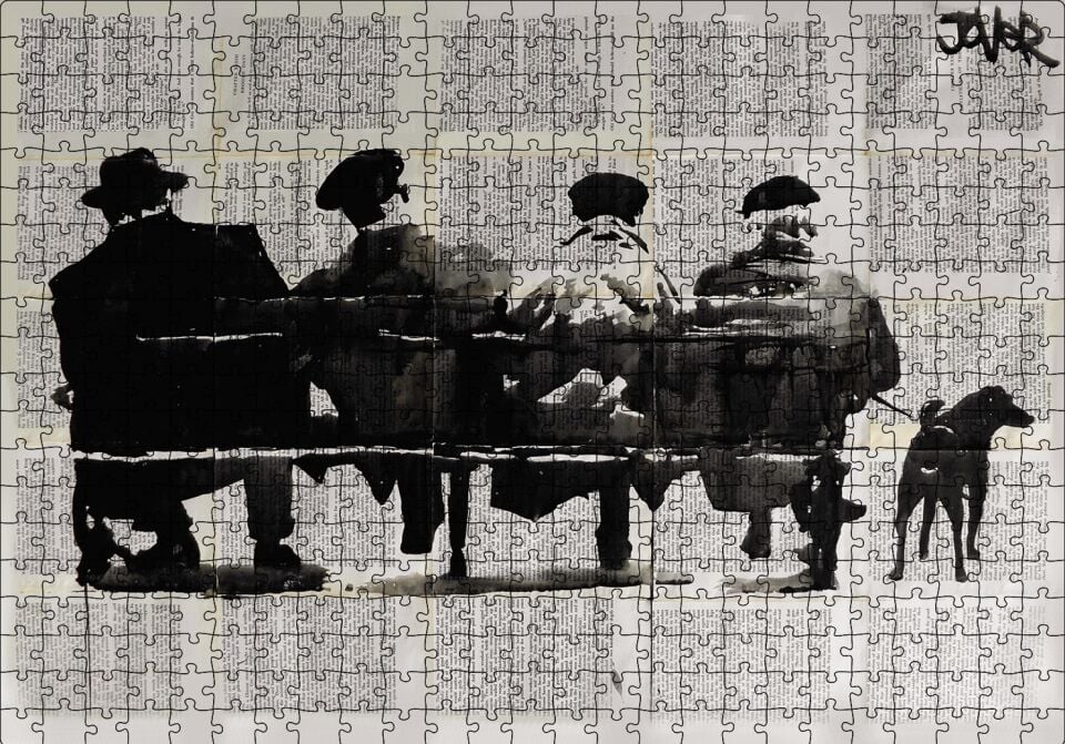 Gazete Küpürü Üstünde Bankta 4 Adam ve Köpek Puzzle Yapboz MDF Ahşap 500 Parça 49 cm X 68 cm