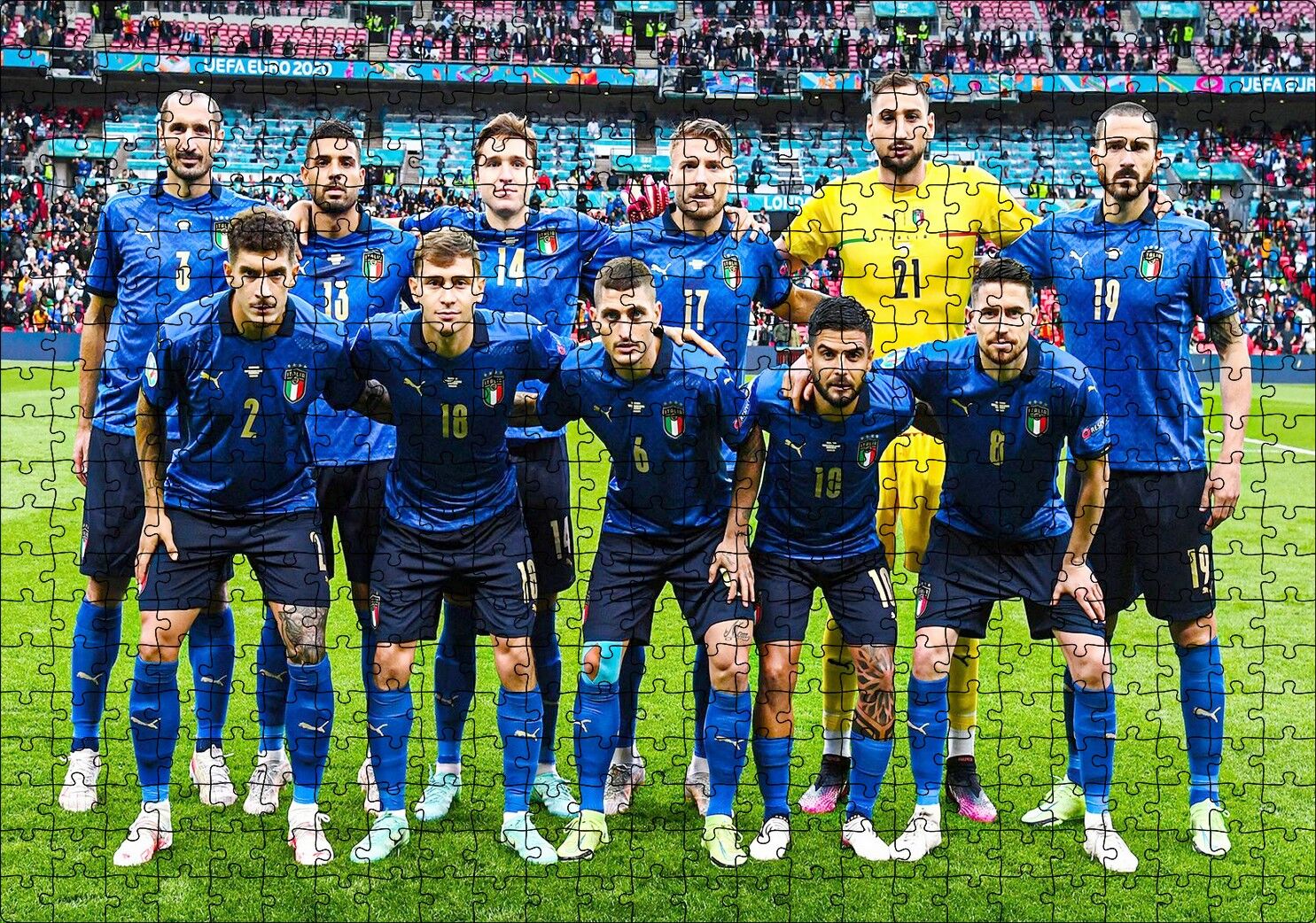 İtalya Uefa Euro 2021 Şampiyonluk Pozu Puzzle Yapboz MDF Ahşap 500 Parça 49 cm X 68 cm