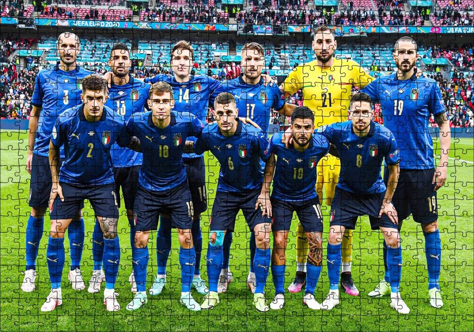 İtalya Uefa Euro 2021 Şampiyonluk Pozu Puzzle Yapboz MDF Ahşap 500 Parça 49 cm X 68 cm