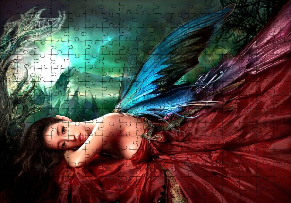 Saten Elbiseli Fantastik Kadın ve Kanatları Puzzle Yapboz MDF Ahşap 255 Parça 34 cm X 49 cm