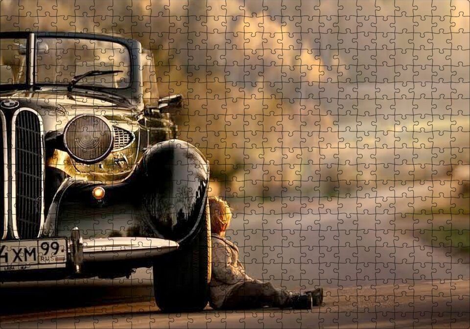 Yolda Antika Araba Ve Çocuk Görseli Puzzle Yapboz MDF Ahşap 500 Parça 49 cm X 68 cm