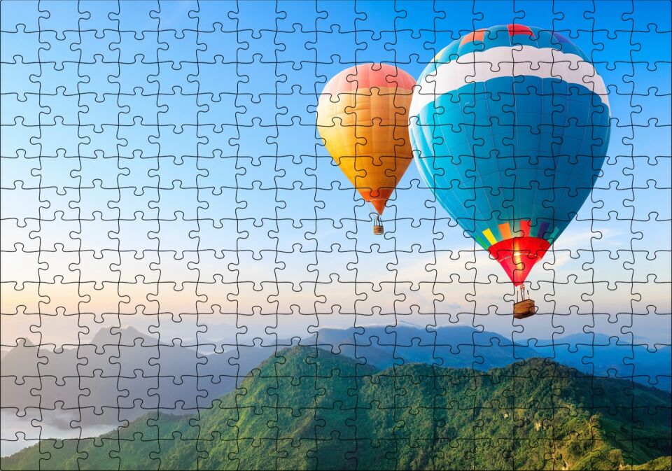 Yemyeşil Dağlar ve Rengarenk Sıcak Hava Balonları Puzzle Yapboz MDF Ahşap 255 Parça 34 cm X 49 cm