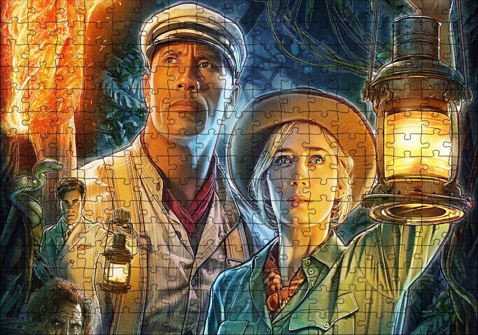 Emily Blunt Dwayne Johnson Fenerleriyle Puzzle Yapboz MDF Ahşap 255 Parça 34 cm X 49 cm