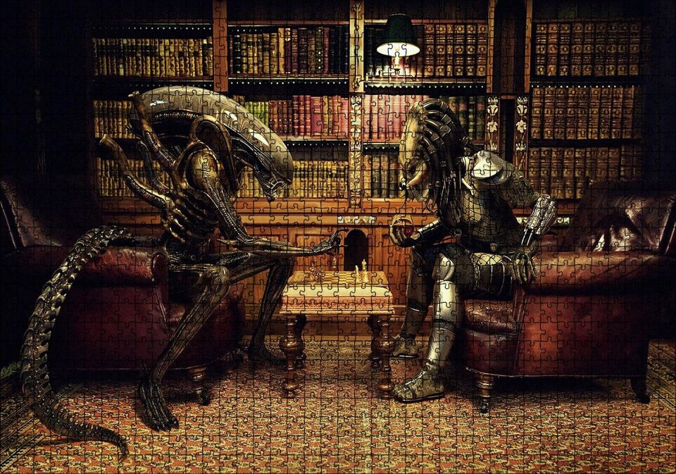 Satranç Oynayan Alien ve Avcı Puzzle Yapboz MDF Ahşap 1000 Parça 49 cm X 68 cm
