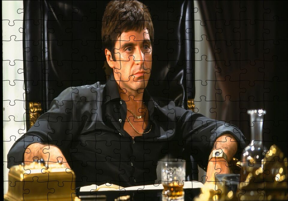 Tony Montana Al Pacino Koltukta Puzzle Yapboz MDF Ahşap 120 Parça 24 cm X 34 cm
