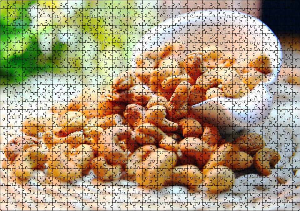 Hasır Üzerinde Kaseden Dökülen Kajular Puzzle Yapboz MDF Ahşap 1000 Parça 49 cm X 68 cm