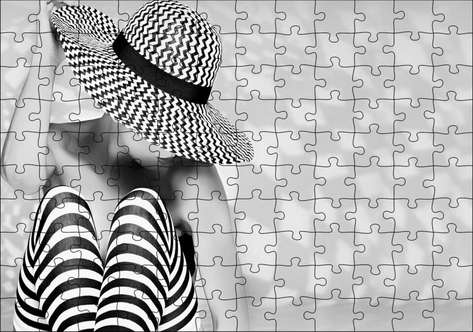 Hipnoz Desenli Çoraplar ve Şapka Puzzle Yapboz MDF Ahşap