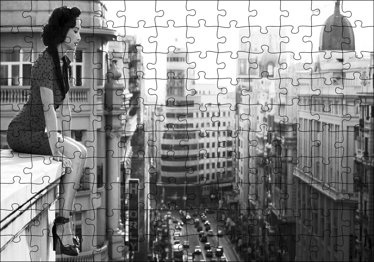 Aktris Dita Von Teese Ve Siyah Beyaz Şehir Görseli Puzzle Yapboz MDF Ahşap 120 Parça 24 cm X 34 cm