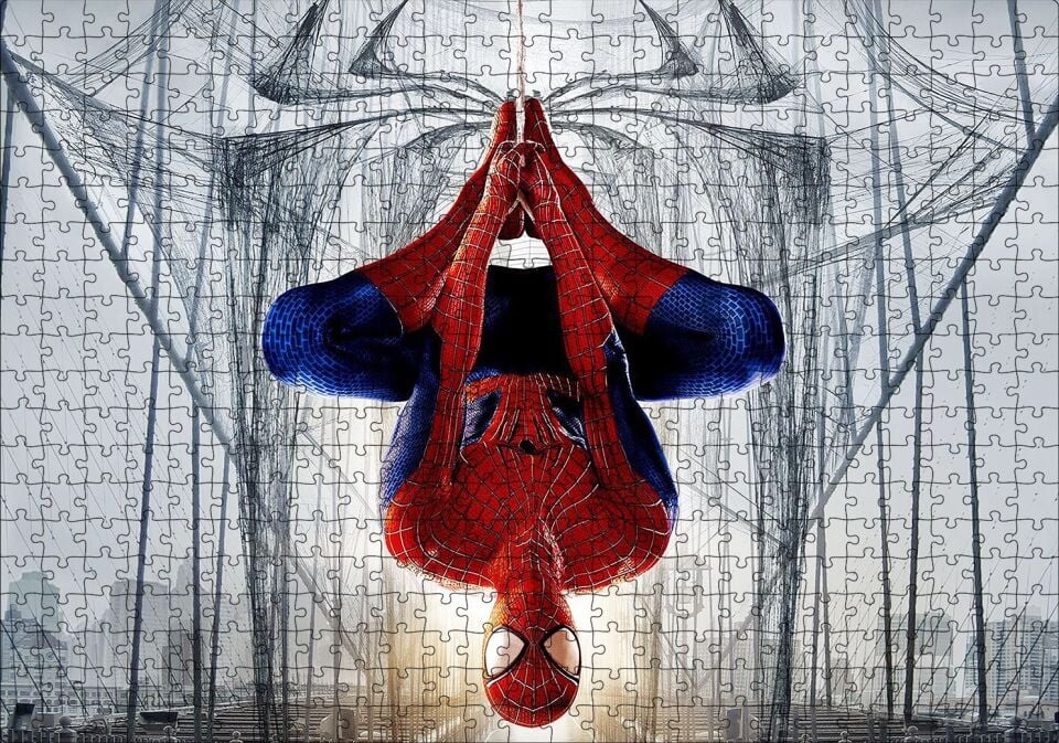 Ters Asılı Duran Spider Man Puzzle Yapboz MDF Ahşap 500 Parça 49 cm X 68 cm