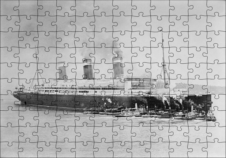 Titanik ve Kılavuz Gemileri Siyah Beyaz Puzzle Yapboz MDF Ahşap